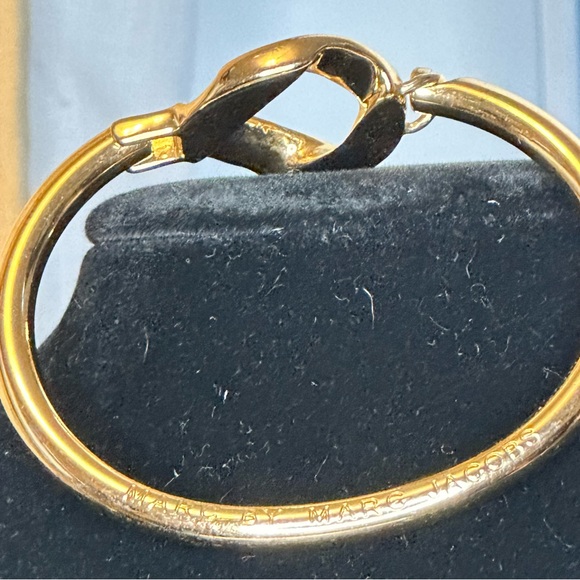Marc By Marc Jacobs - Link to Katie Hinged Bracelet,EUC, Gold toned - Picture 2 of 7